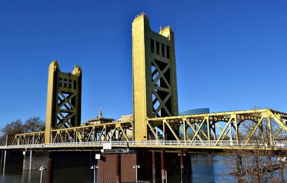 Tower Bridge in Sacramento, California on a clear day